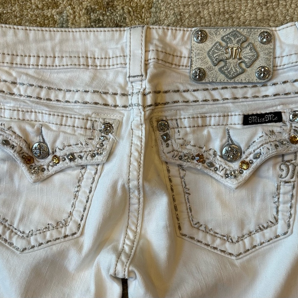 Miss Me size 27 cuffed capris - Picture 2 of 4